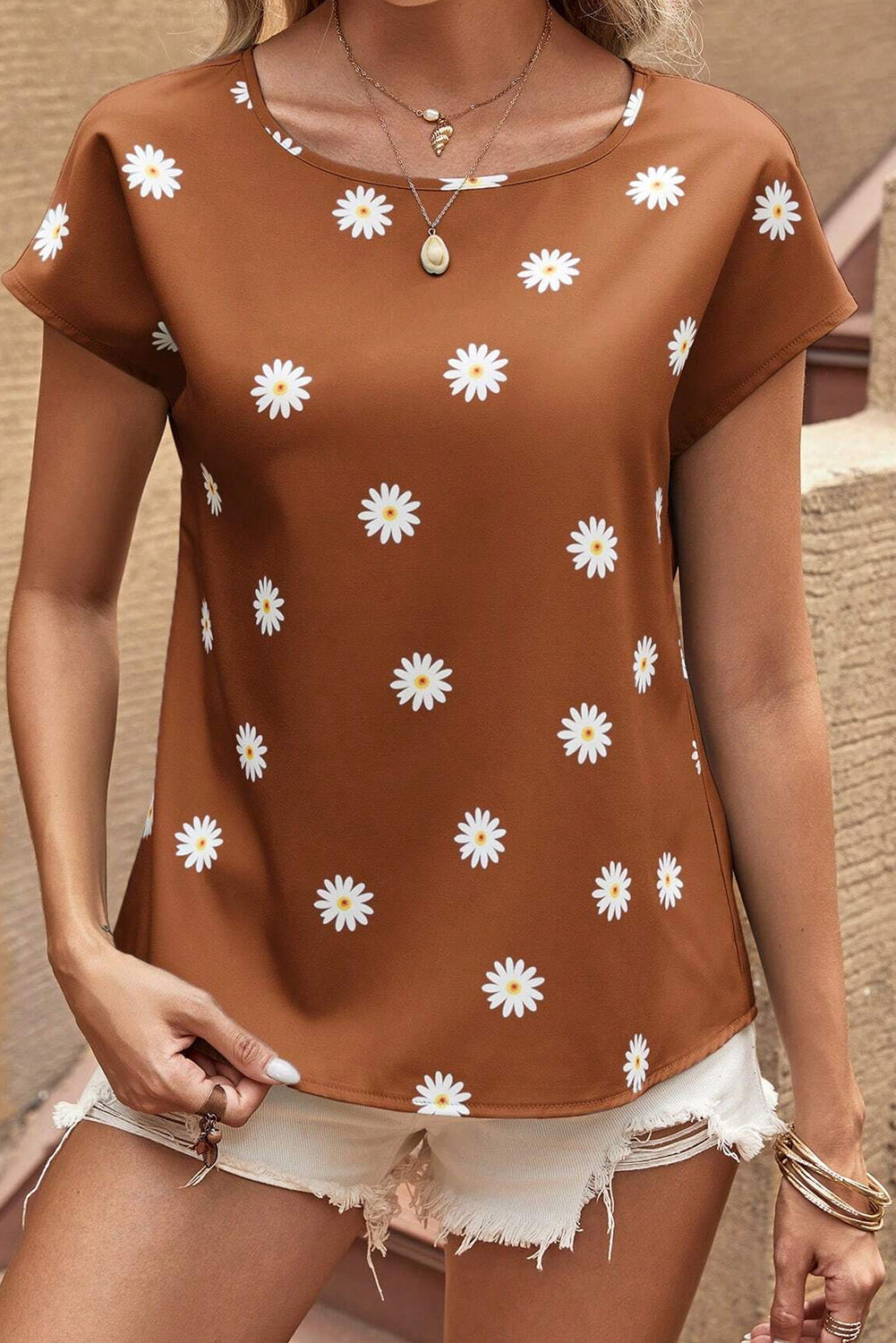 Daisy Printed Round Neck Short Sleeve Blouse - Brown