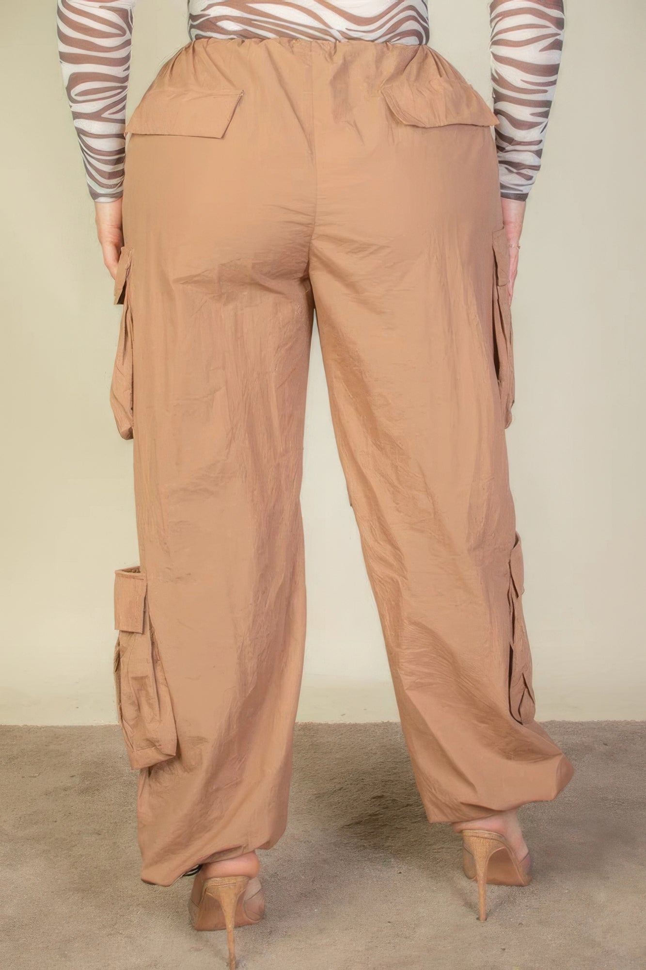 Plus Size Flap Pockets Drawstring Ruched Parachute Pants - Sugar Brown