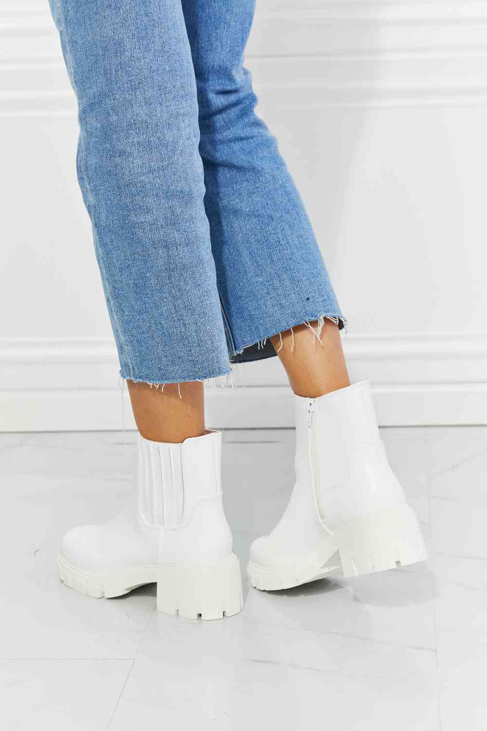 Lug Sole Chelsea Boots - White