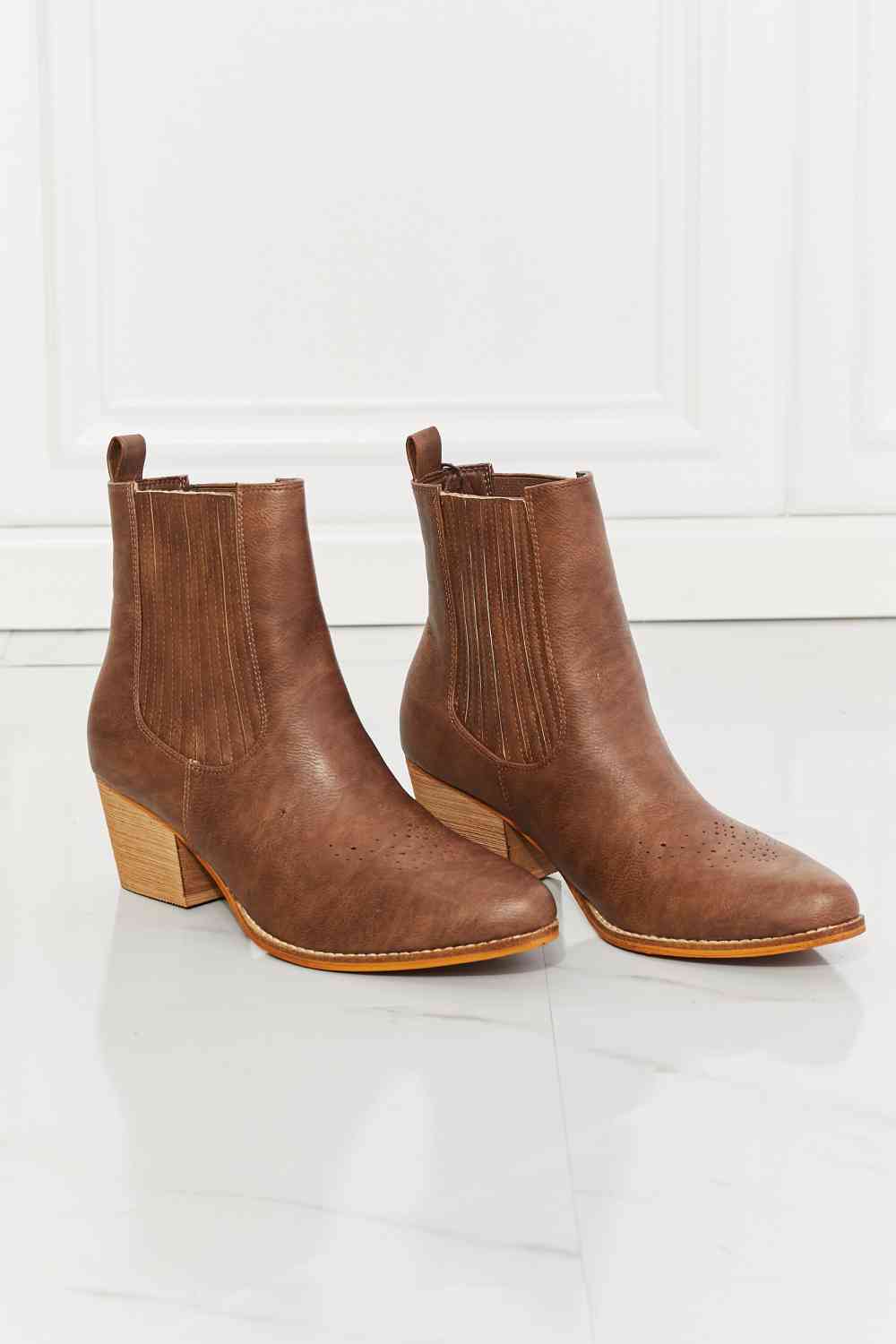 Love the Journey Stacked Heel Chelsea Boot - Chestnut