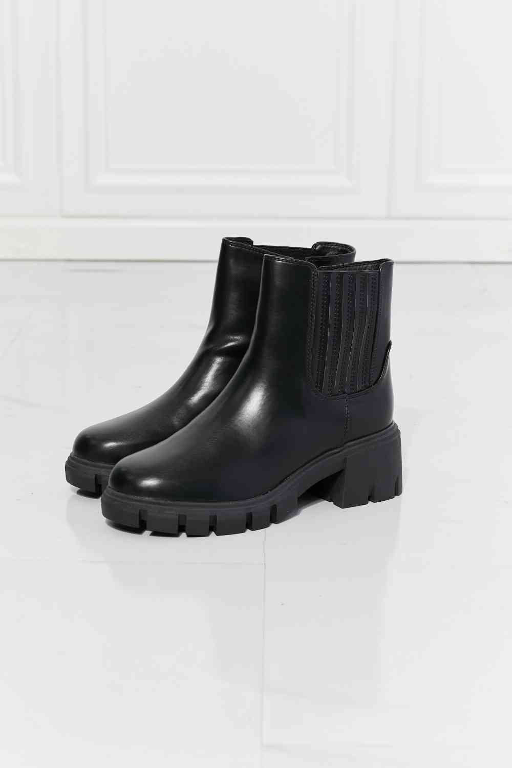 Lug Sole Chelsea Boots - Black